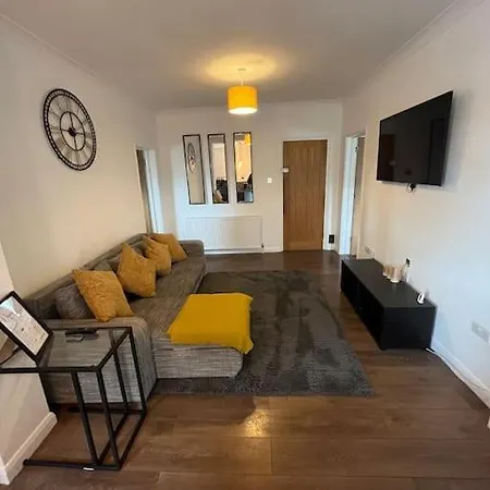 Beautiful 1 Bed Flat Sleeps 4 Apartment